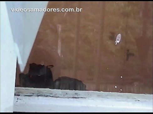 ❤️ Azgın adam kız arkadaşını başka bir adamla izliyor, çifti rahatsız etmeden sikiş videosu çekiyor Süper seks bizde ❌