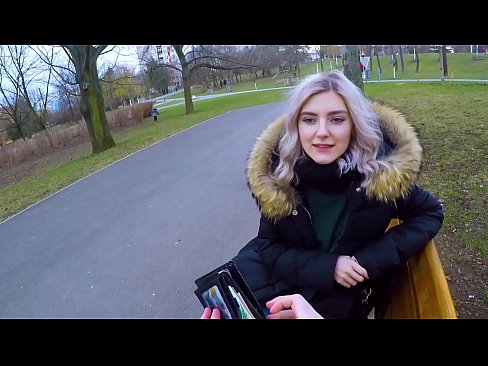 ❤️ Para için bir yabancının sıcak boşalmasını yutar - parkta Eva Elfie tarafından oral seks Süper seks bizde ❌